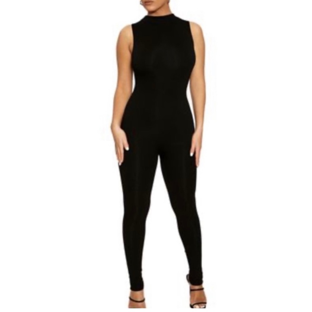 Make wardrobe sleeveless jumpsuit